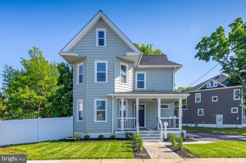 372 W Broad St, GIBBSTOWN, NJ, 08027-1368 | Card Image