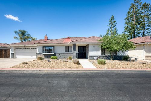 938 E Goshen Ave, Fresno, CA, 93720-2554 | Card Image