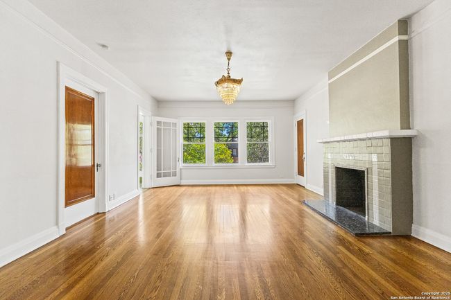 123 E Ridgewood Ct, Home with 2 bedrooms, 2 bathrooms and null parking in San Antonio TX | Image 5