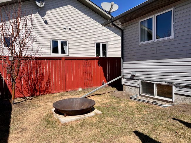 910 29 Street, Home with 5 bedrooms, 2 bathrooms and 5 parking in Wainwright AB | Image 29