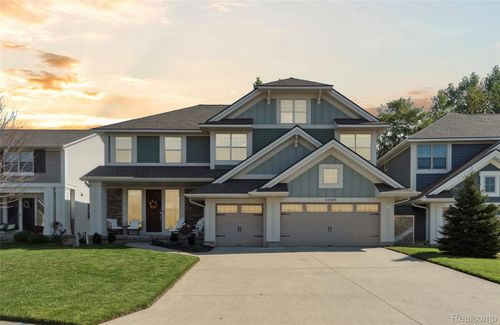 16939 Willowbrook Dr, Haslett, MI, 48840-8951 | Card Image