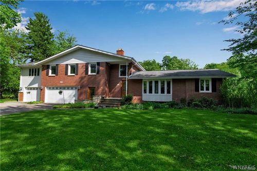 9325 Hunting Valley Rd N, Clarence, NY, 14031-1552 | Card Image