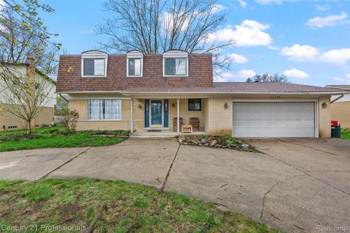 39349 Cadborough Dr, Clinton Twp, MI, 48038-2748 | Card Image
