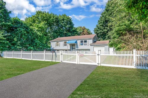 32 Grant Ave, Islip, NY, 11751-3503 | Card Image