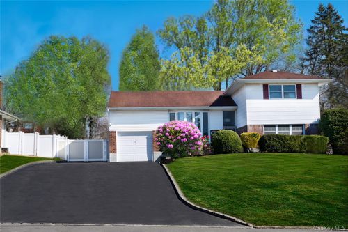 390 Townline Rd, Commack, NY, 11725-1424 | Card Image