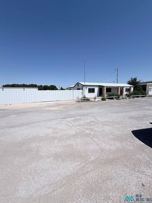 400 W Apache Dr, Hobbs, NM, 88240-9312 | Card Image