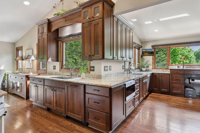 1405 W Farm Rd, House other with 5 bedrooms, 5 bathrooms and null parking in Chaska MN | Image 33