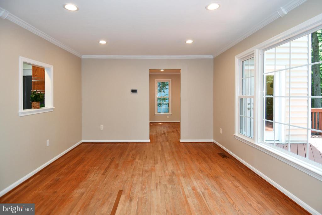 Residential in WOODBRIDGE 4