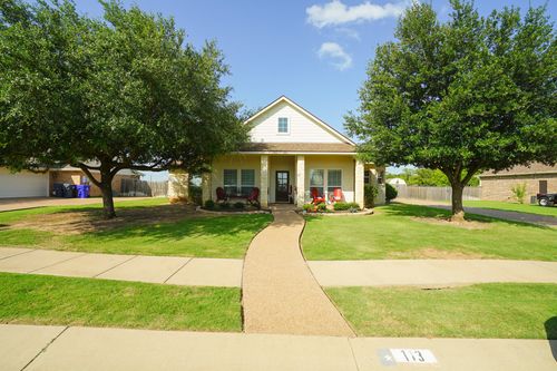 113 Oak Meadow Trl, Mcgregor, TX, 76657-4134 | Card Image