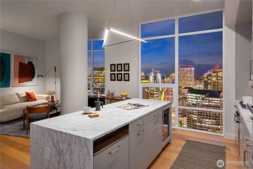 3402-121 Stewart St, Seattle, WA, 98101-1139 | Card Image