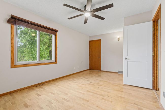 Spacious primary with walk-through full bath! | Image 19