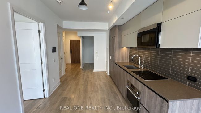 215 - 21 Park St E, Condo with 2 bedrooms, 2 bathrooms and null parking in Mississauga ON | Image 21