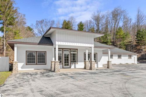 734 Beulah Hwy, Beulah, MI, 49617-9514 | Card Image