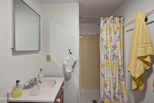 205 - 203205 Main St, Home with 5 bedrooms, 3 bathrooms and 3 parking in Hancock MA | Image 43