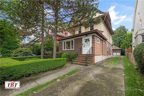 27 Wellington Ct, Brooklyn, NY, 11230-2423 | Card Image