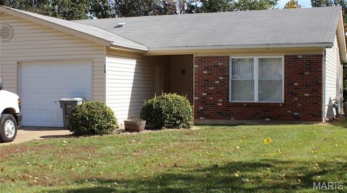110 Laura Dr, O Fallon, MO, 63376-3696 | Card Image