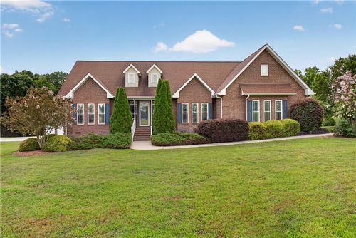 200 Willow Ridge Rd, Westminster, SC, 29693-4944 | Card Image