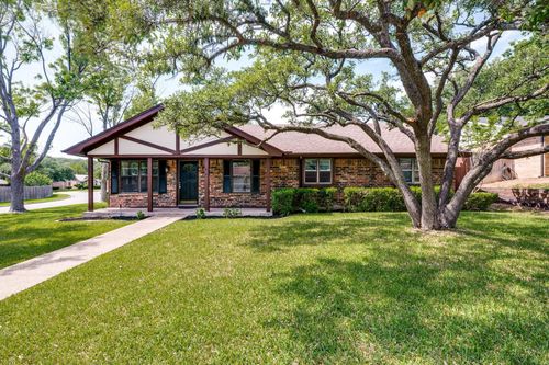 724 Toni Dr, Hurst, TX, 76054-2334 | Card Image