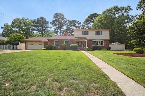 833 Simpkins Ln, Virginia Beach, VA, 23454-2742 | Card Image