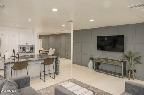 2113 E Harvard St, Phoenix, AZ, 85006-1518 | Card Image