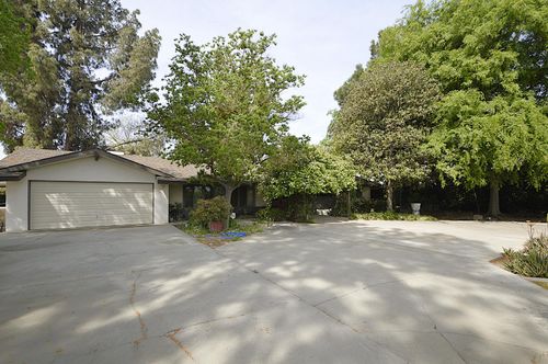 41493 Road 96, Dinuba, CA, 93618-9582 | Card Image