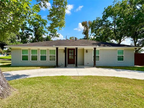 4 Sherwood Dr, Clute, TX, 77531-2033 | Card Image