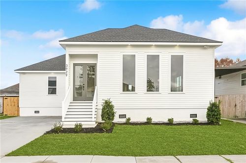 3929 Dominique Dr, Chalmette, LA, 70043-1009 | Card Image