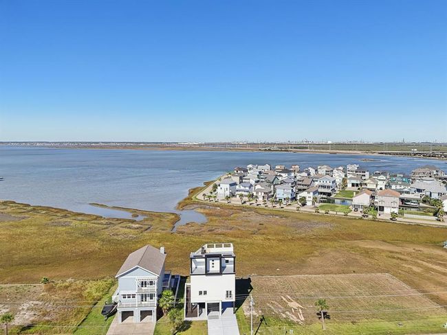 830 Tiki Dr, House other with 3 bedrooms, 3 bathrooms and 1 parking in Tiki Island TX | Image 32