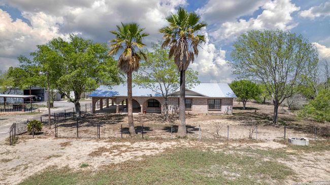 1390 Windmill Rd, House other with 2 bedrooms, 2 bathrooms and null parking in Uvalde TX | Image 45