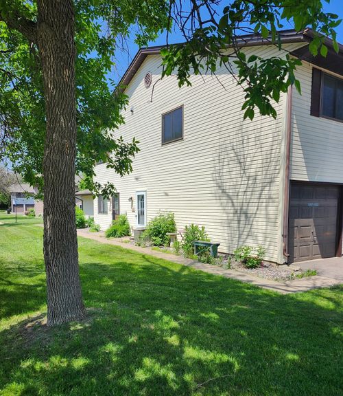 6536 83rd Ct N, Brooklyn Park, MN, 55445-2286 | Card Image