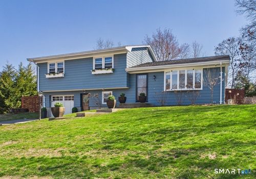 28 Elaine Street, Stonington, CT, 06379 | Card Image