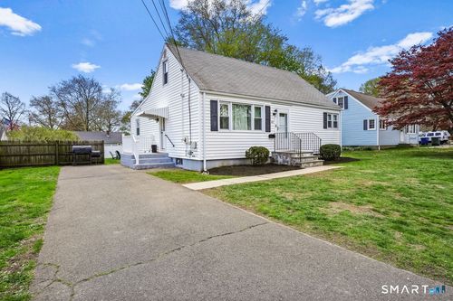 63 Richfield Rd, Bridgeport, CT, 06606-1040 | Card Image