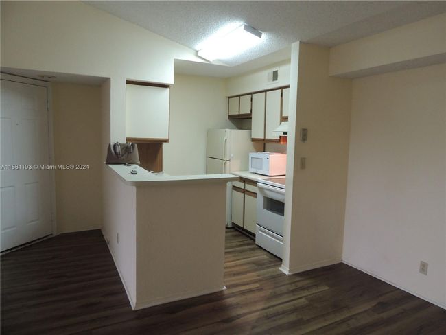 APT-4304 - 2846 S University Dr, Condo with 1 bedrooms, 1 bathrooms and null parking in Davie FL | Image 14