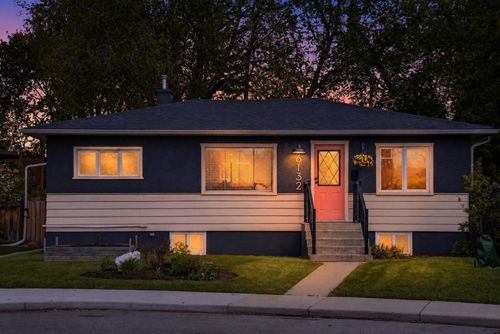 6132 33 Ave Nw, Calgary, AB, T3B1K5 | Card Image