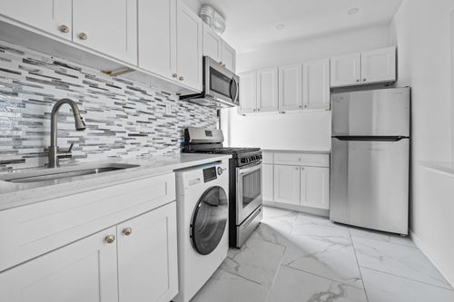 f4-345 Bedford Ave, Brooklyn, NY, 11211-5567 | Card Image