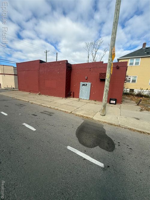10527 E Warren Ave, Detroit, MI, 48214-1545 | Card Image