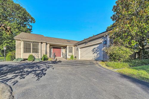 1930 Mcvitty Rd, Salem, VA, 24153-7406 | Card Image