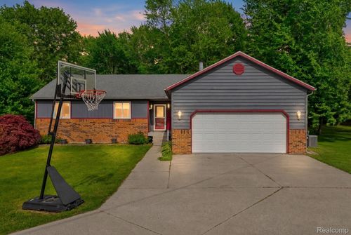 3176 Yorkshire Dr, Port Huron, MI, 48060-7210 | Card Image