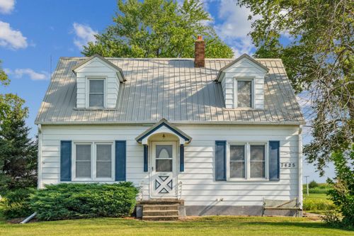 7425 Poyner Rd, Jesup, IA, 50648-9513 | Card Image