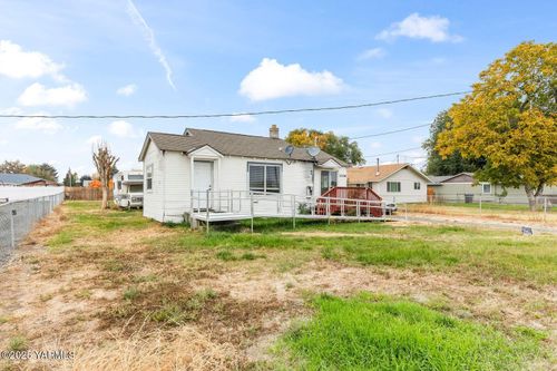 1106 S 68th Ave, Yakima, WA, 98908-1903 | Card Image