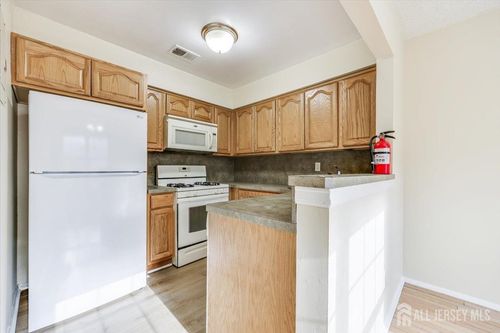 54 Tanglewood Ct, MONMOUTH JUNCTION, NJ, 08852-2266 | Card Image
