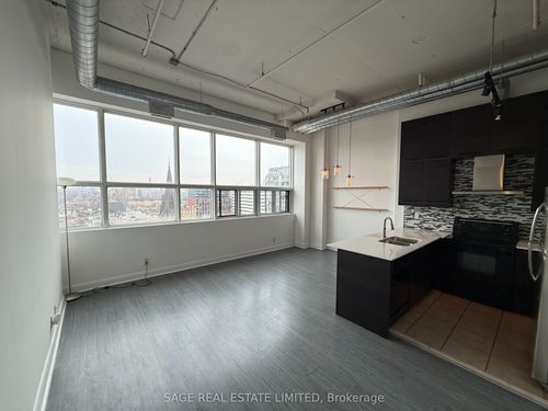 lph04-700 King Street W, Toronto, ON, M5V2Y6 | Card Image