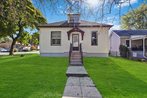 199 Cobden St, Sarnia, ON, N7T3Z9 | Card Image
