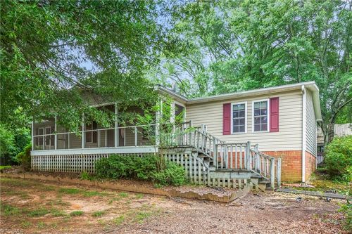 100 Ridgecrest Dr, King, NC, 27021-9322 | Card Image