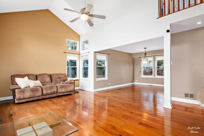 572 Green Bay Ct, Home with 4 bedrooms, 3 bathrooms and null parking in Lake Zurich IL | Image 4