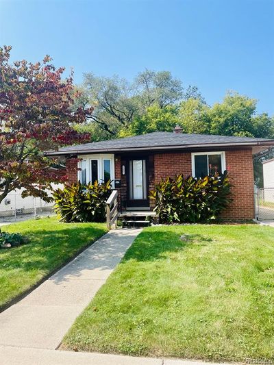 23071 Rein Avenue, Home with 3 bedrooms, 2 bathrooms and null parking in Eastpointe MI | Image 2