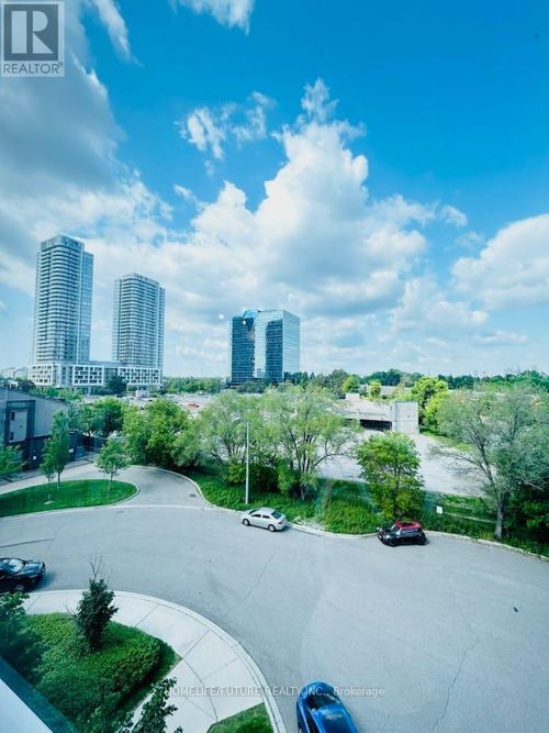 422-275 Village Green Sq, Toronto, ON, M1S0L8 | Card Image