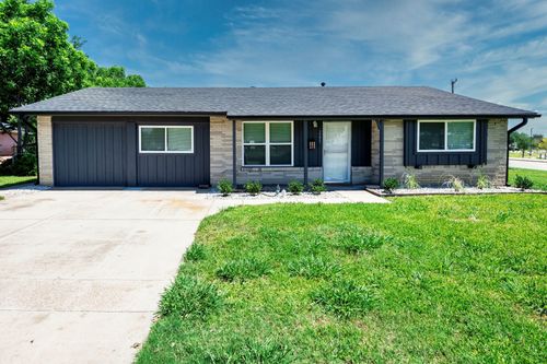 2221 Marilyn Ln, Arlington, TX, 76010-8107 | Card Image