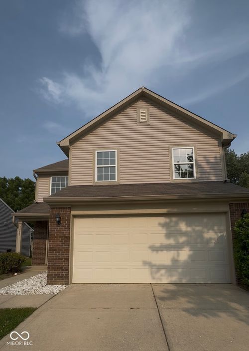 1525 Bluestem Dr, Greenwood, IN, 46143-6212 | Card Image