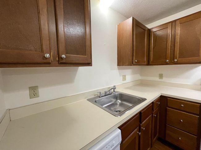 APT-22 - 11 Railroad Ave, Condo with 2 bedrooms, 1 bathrooms and null parking in Derry NH | Image 12